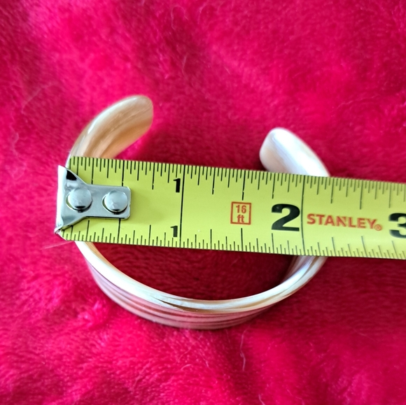 Vintage horn cuff bracelet - Picture 4 of 5